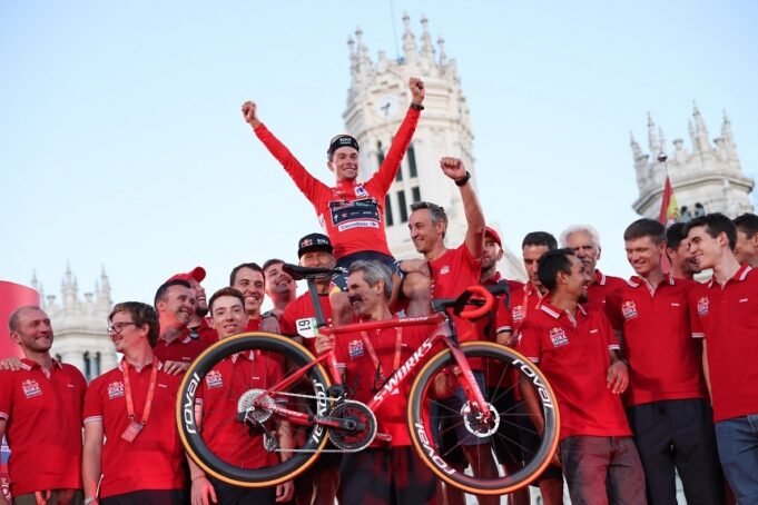 2024-09-08T184559Z509958314UP1EK981G4L8GRTRMADP3CYCLING-VUELTA.JPG