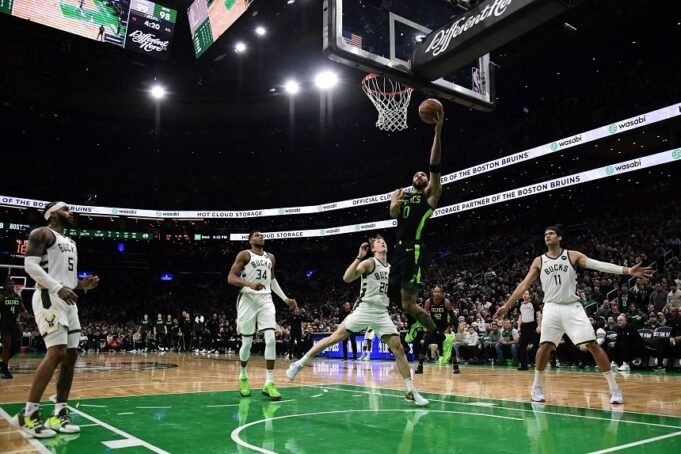 2024-12-07T032815Z1087812344MT1USATODAY24928024RTRMADP3NBA-MILWAUKEE-BUCKS-AT-BOSTON-CELTICS.JPG