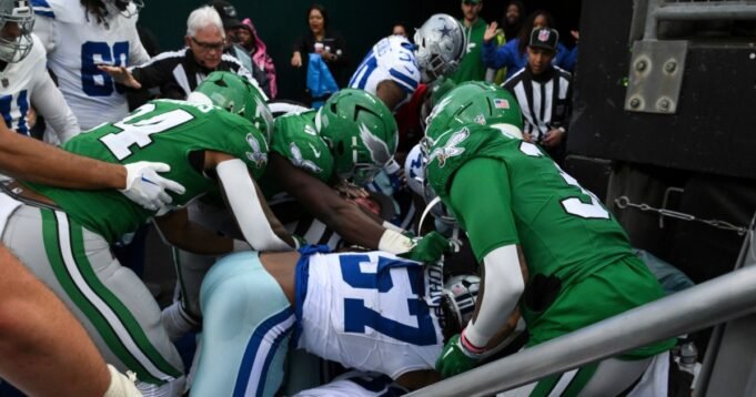 241229-eagles-and-cowboys-wm-347p-140c17.jpg