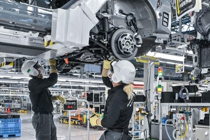 JAPAN-ECONOMY-AUTO-NISSAN-EARNINGS-091106.jpg