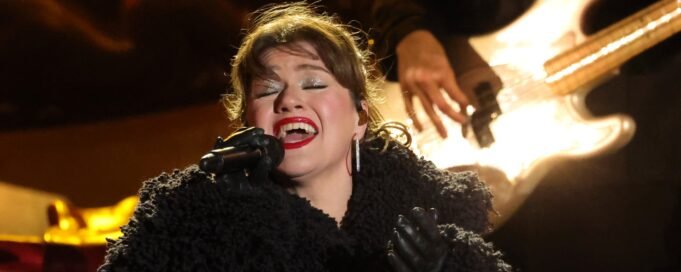 Kelly-Clarkson-13.jpg