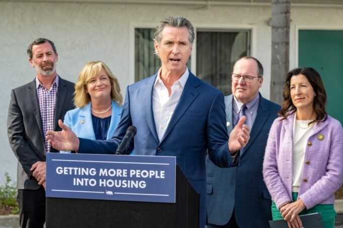 OCR-L-NEWSOM-0119-03mr.jpg