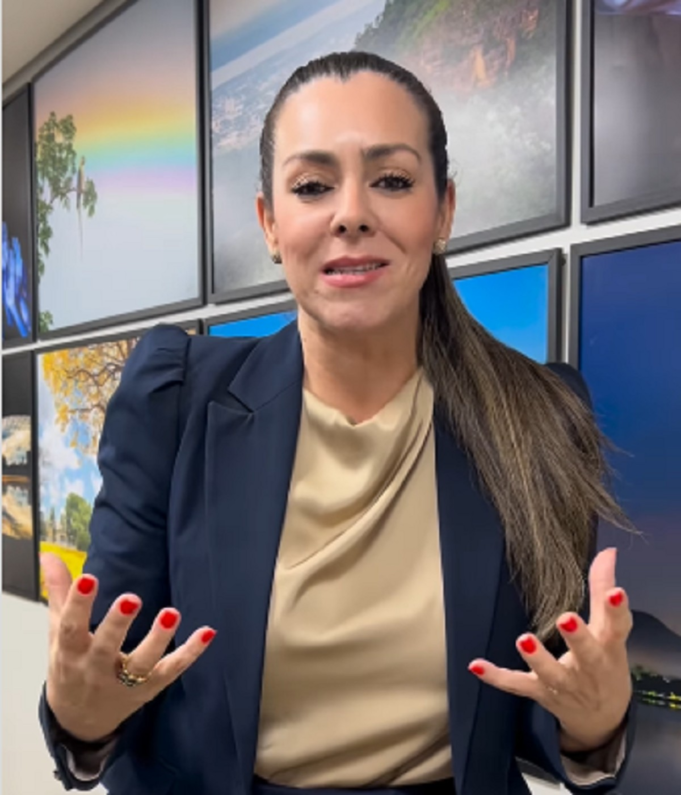 cinthia-ribeiro.png