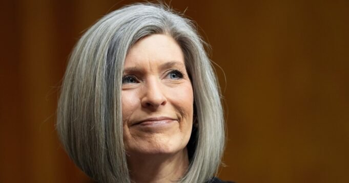 250415-Iowa-Joni-Ernst-ac-701p-52e102.jpg