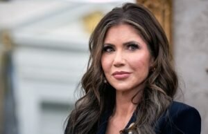 O nome do Secretário do Shif Dhs pediu uma demissão após a remoção à força de Padilla