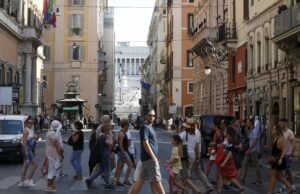 A população em idade ativa da Itália deve encolher em um quinto, diz a agência de estatísticas