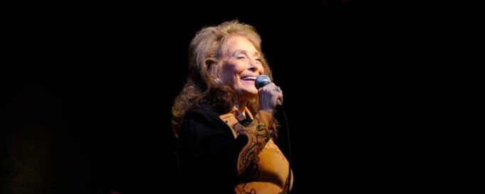 Loretta-Lynn-2009.jpg