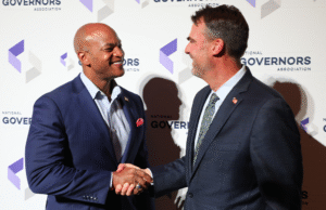 Decepção democrata Play na Associação Nacional do Governador