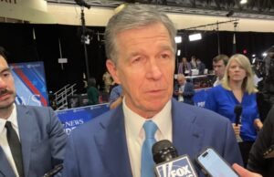 Roy Cooper entrou no Senado da Carolina do Norte Rus para a sede aberta de Tillis em 2026