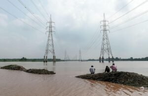O Paquistão explode aterro de barragem enquanto se aparece para o aumento da inundação