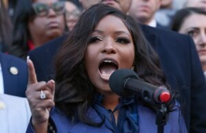 Relatados ‘Diva’ rotulados de representante Jasmine Crackets que usam mal a equipe no relatório