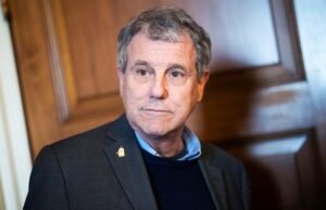 O ex -senador PAC $ 50k tem parques luxuosos enquanto ignora a conta de impostos