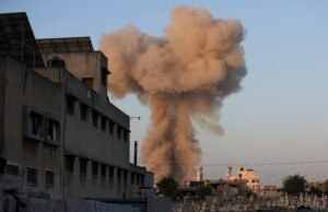 O ataque de Israel no Hospital Gaza, incluindo jornalistas da Reuters, morreu, disse o Hamas