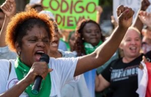As mulheres passaram a vida pelo aborto total da República Dominicana, alertando para promover a mídia social