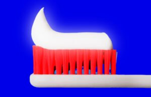 O que os especialistas em odontologia dizem sobre como você está escovando os dentes