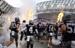 A questão do pai e irmão do estado de Kansas, QB Averie Johnson, para desculpas depois que a briga da Irlanda se tornou viral