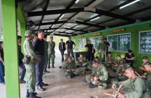Chan Chun Sing encontra líderes de Brunei e tropas SAF em visita inaugural ao reino