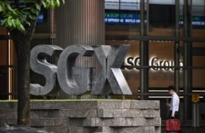 As ações de Cingapura caem novamente nas preocupações da inflação dos EUA, as negociações de paz de Trump-Putin; DST que caiu 0,6%