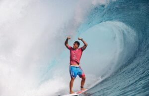 Vaast brilha enquanto o Taiti Pro começa em enormes tubos de cháHupo’o