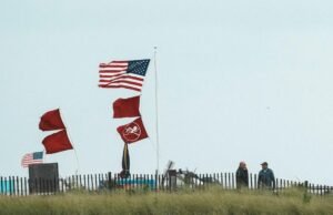 O furacão Erin ameaça os bancos externos da Carolina do Norte com Storm Surge