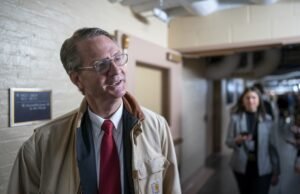 Trump Locke Trip -up quando perguntado sobre os arquivos Epstein