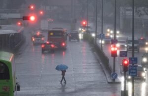 Inundação repentina ao longo da cidade da prefeitura de Jurong, aviso para Dunearn Road: pub