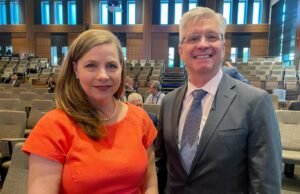 Os dissidentes dos EUA apareceram sozinhos para favorecer o corte de taxas na reunião de julho, atas show