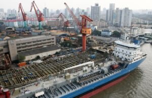 As ações da construção naval de Yangzijiang aumentam 8% em ganhos recordes no primeiro tempo