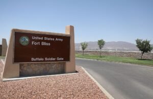 O DOD Building é o maior centro de detenção de migrantes em Fort Bliss na história dos EUA