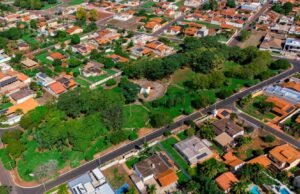 O vizinho atacou o banheiro e esfaqueou um homem no banheiro porque a vítima ‘agitou sua esposa’