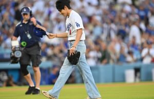 K-pop Sensation emociona os fãs com o primeiro arremesso no jogo V Dosers de BTS e conhece Shohi Ohtani