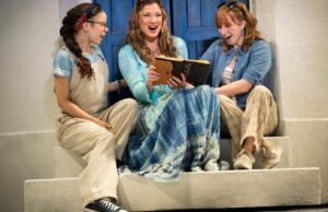 ‘Mama Mia!’ Retorna para a Broadway depois de uma década, traz a festa de dança de volta a Nova York