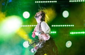 Não frete: o campeão mundial da Air Guitar Finlândia deve ser coroado