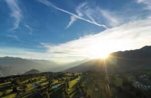 Uma rodada em nuvens: jogar golfe em Alpes suíços é completamente de tirar o fôlego