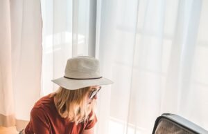 O especialista em viagens revelou a incrível razão pela qual superpávamos a roupa de baixo