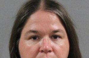 Momento Amish Amish Maa aceitou o filho de quatro anos no lago para se afogar e dirigir três outras crianças na água depois de ‘conversar com Deus’.