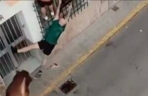 Thilsaker é morto por um touro de rampa no festival espanhol, enquanto todos os esforços são feitos para escalar a grade de segurança no festival espanhol.