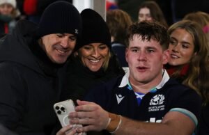 O filho do jogador de rugby de Gabi Logan, de 20 anos, diz que suas revelações da vida sexual estão sendo jogadas na academia de seu time, enquanto implora para impedir que ele discuta ‘Romanos Diários’.