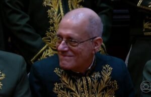 O poeta Paulo Henrix ocupa o presidente do dia 30 da academia brasileira da Carta da Brito