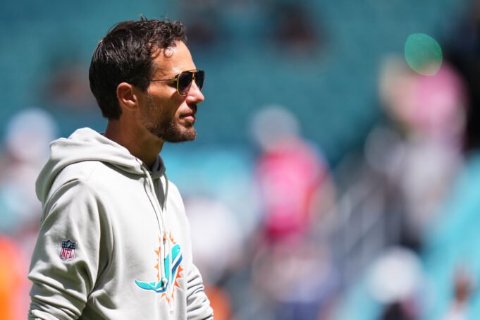 1757891164_miami-dolphins-head-coach-mike-mcdaniel.jpg