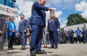 O governo da Ford não ordena que a LCBO remova a Crown Royal das prateleiras – por enquanto