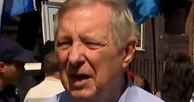 Durbin_Chicago_Trump_Clean_Thumb_Vert-4nisn7.jpg