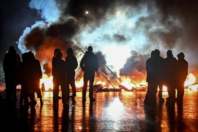 TOPSHOT-FRANCE-POLITICS-SOCIAL-PROTEST-qe9nnhhh.jpeg