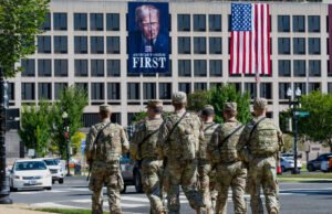 O governador democrata Trump pede que eles deixem o plano de enviar soldados para suas cidades