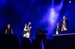 Backstreet Boys realiza cerimônias históricas de Tihasik na cidade para visitantes que só queriam bater