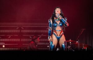 Katie Perry mostra o público no show