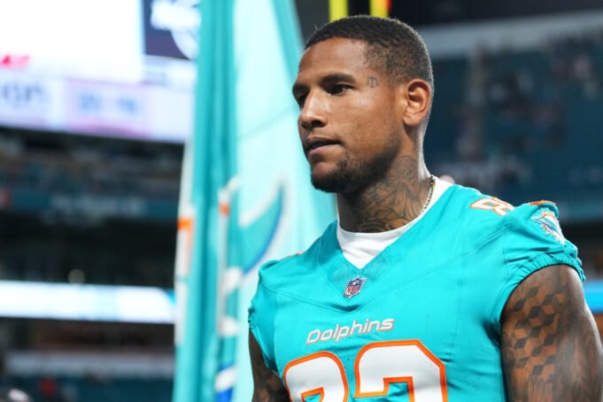 miami-dolphins-tight-end-darren-waller.jpg
