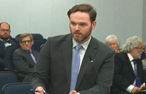 Lei de difamação da Flórida HB 991 Votação do Comitê de Passo