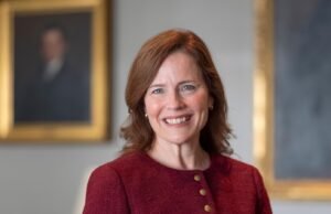 Nas novas memórias, a Suprema Corte reflete a justiça Barrett em casos históricos, em grande parte silenciosa sobre Trump.