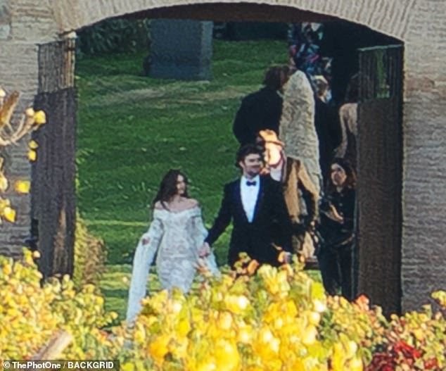 103122355-15207045-Antonio_Banderas_and_Melanie_Griffith_s_daughter_Stella_del_Carm-m-27_1760902802400.jpg